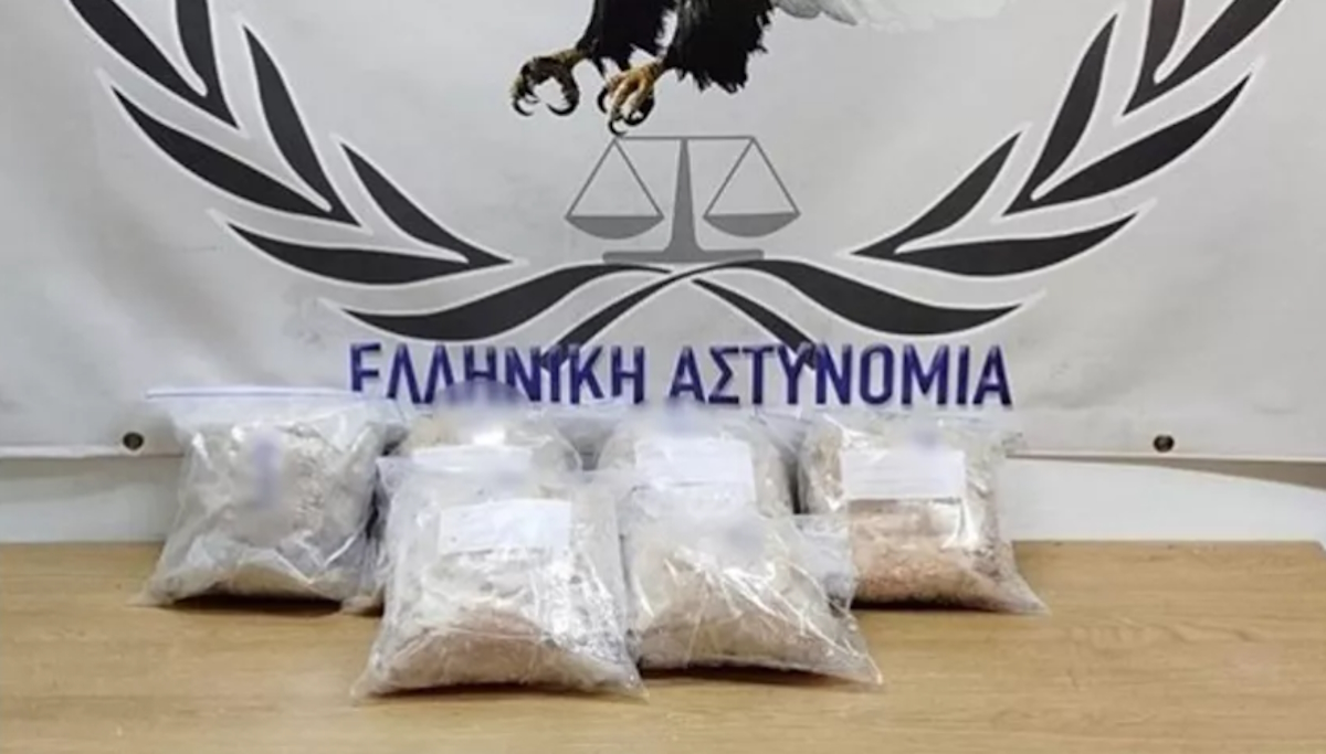 Κομοτηνή: Ανακαλύφθηκαν 11 κιλά ισχυρού συνθετικού ναρκωτικού στο πορτμπαγκάζ αυτοκινήτου αλλοδαπού που διέμενε παράνομα στη χώρα