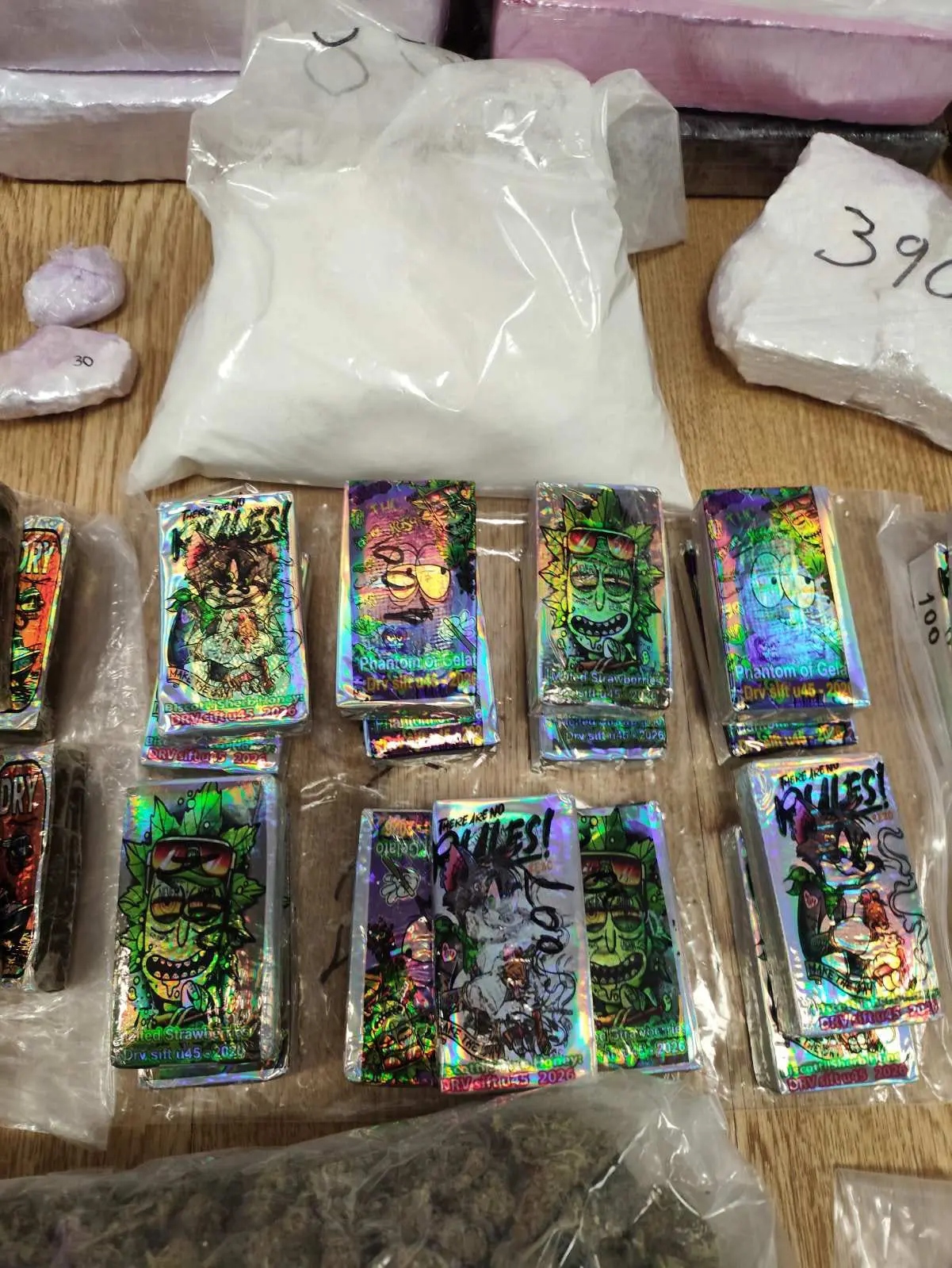 Επιχείρηση του ελληνικού FBI στην Αττική ξεσκεπάζει κύκλωμα ναρκωτικών: 3 συλλήψεις για εμπορία κοκαΐνης, κάνναβης και MDMA