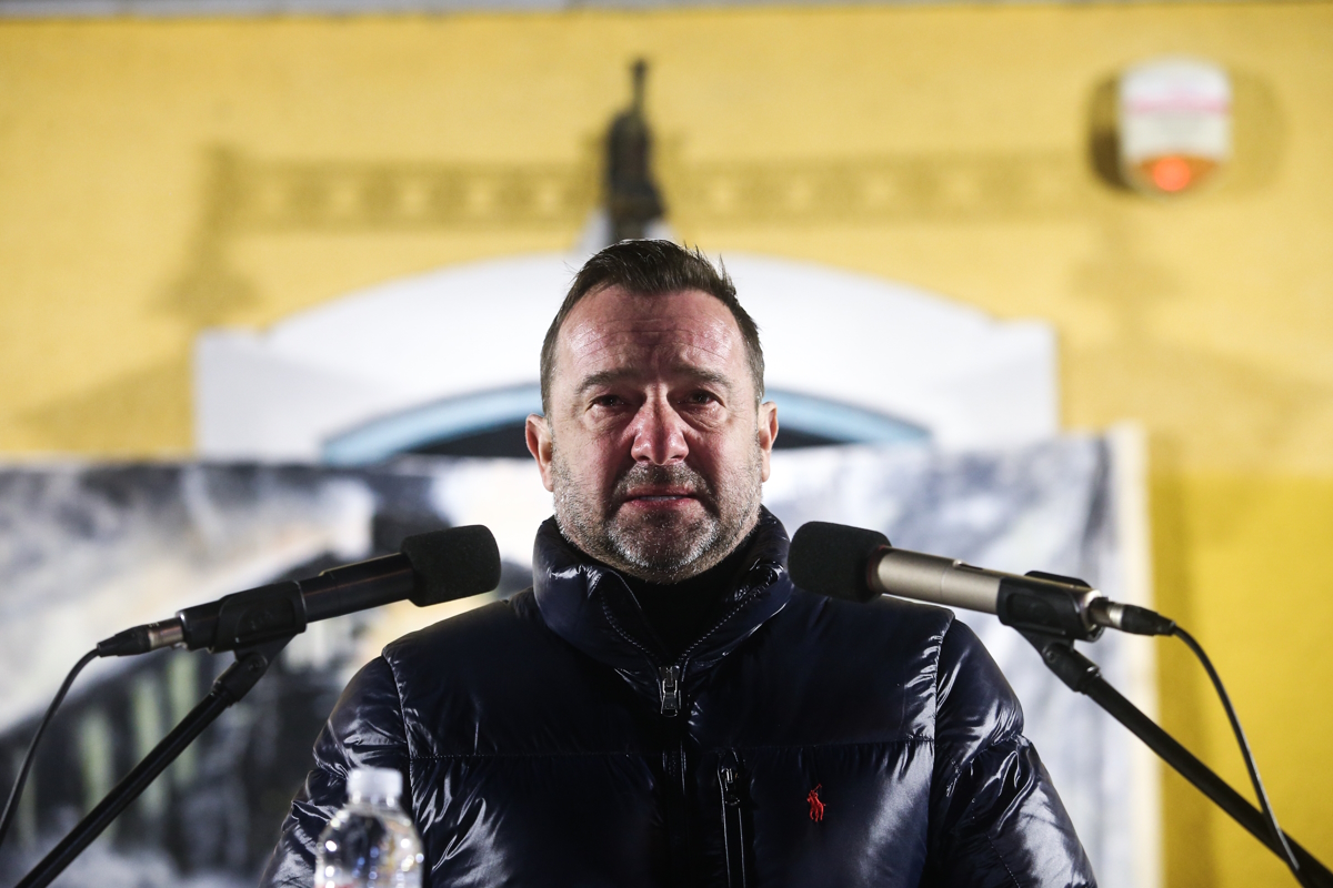 Οργισμένος ο Νίκος Πλακιάς: Όποιος διαστρεβλώνει τη μνήμη των παιδιών μου με ψεύδη και μύθους θα συντριβεί