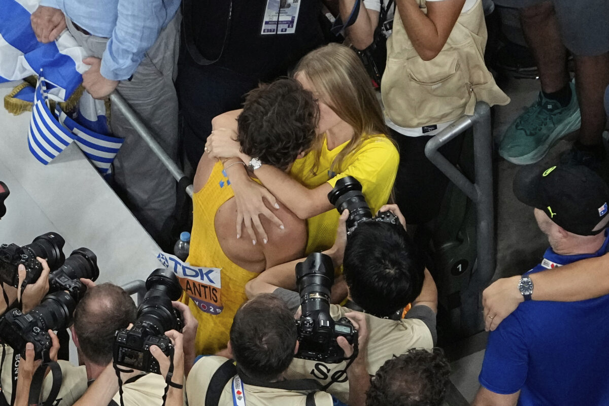 Ο Μόντο Ντουπλάντις ενώθηκε με την αγαπημένη του Ντεζιρέ Ινγκλάντερ για… διοικητικούς λόγους