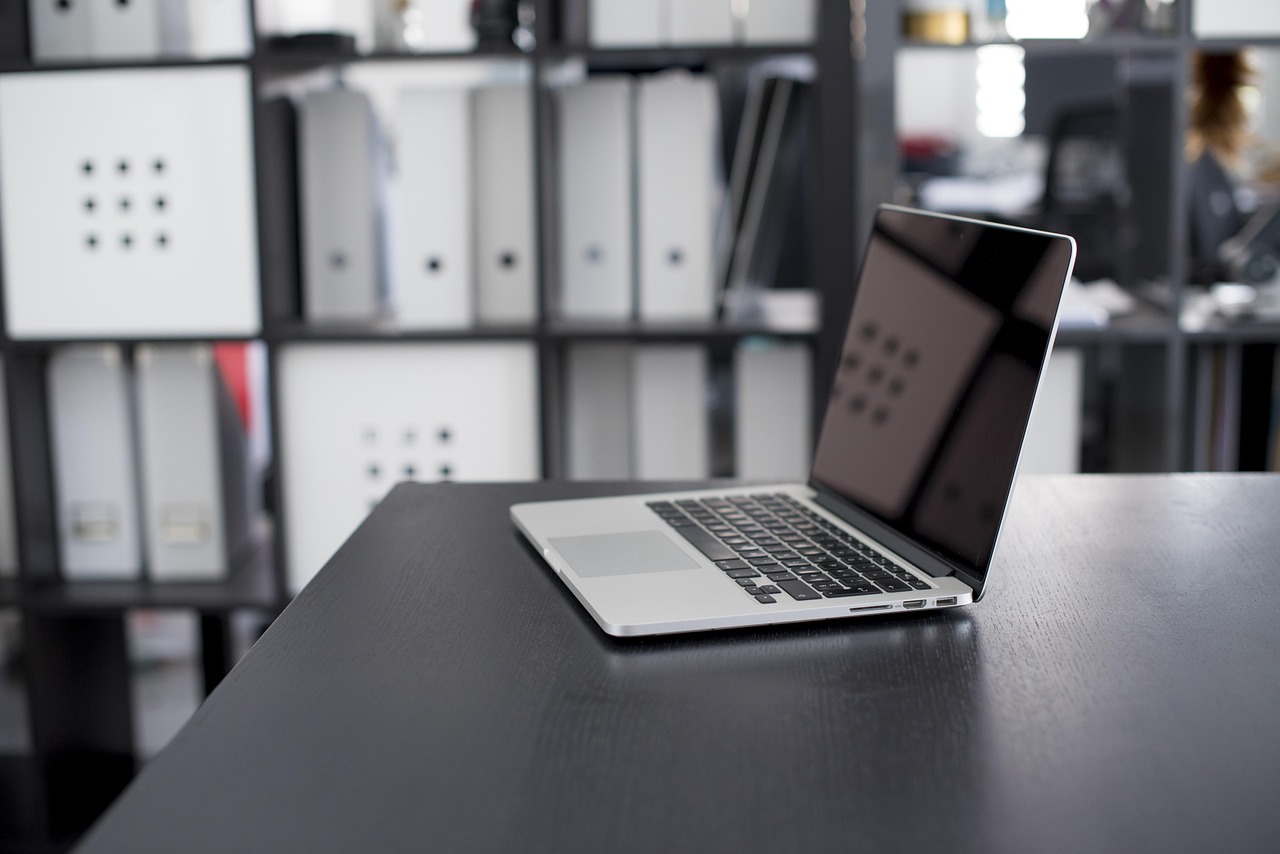 Ο κρυφός εχθρός του laptop ΔΕΝ είναι το κρύο — 8 κόλπα για να τρέχει σαν καινούριο