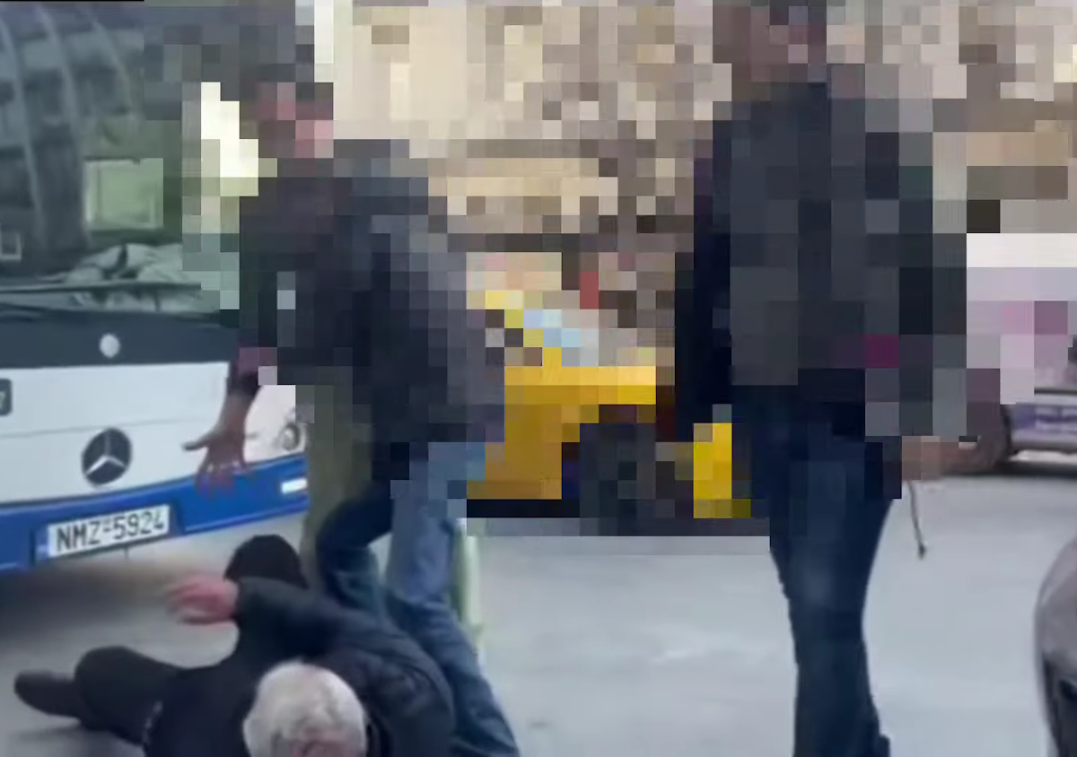 Θεσσαλονίκη: «Απρόσμενα τον άρπαξε και τον έριξε κάτω» αναφέρει μάρτυρας για το βίαιο επεισόδιο μεταξύ οδηγού ΟΑΣΘ και παράνομα σταθμευμένου πολίτη