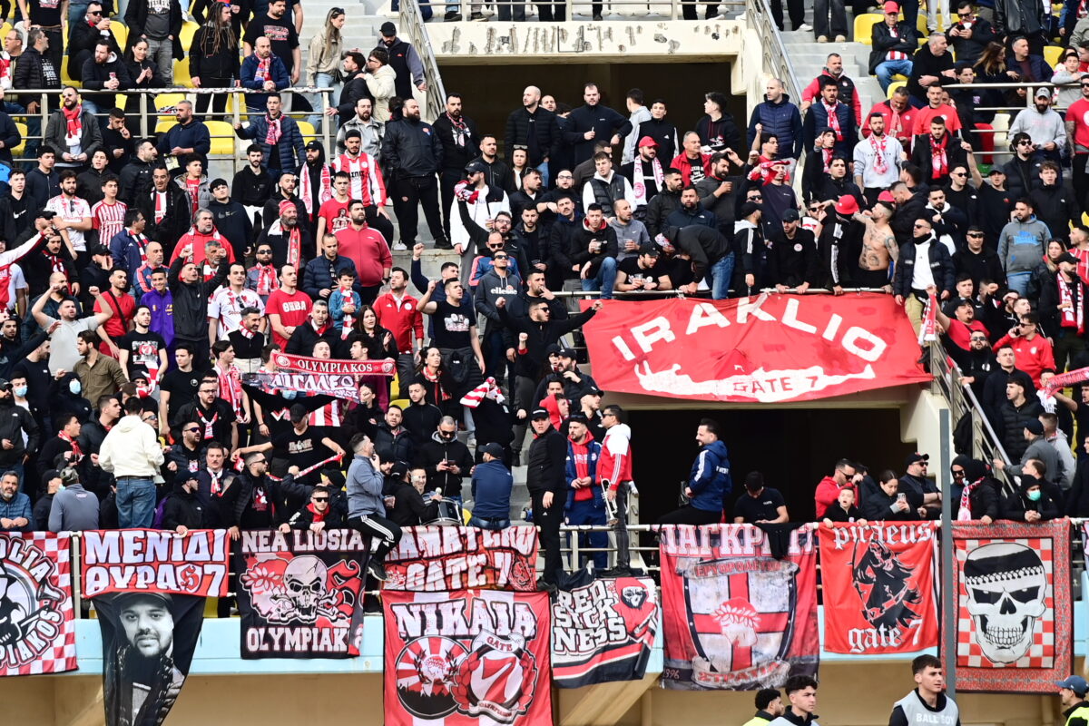 ΟΦΗ – Ολυμπιακός: Δυναμική παρουσία των Πειραιωτών φιλάθλων στο Παγκρήτιο