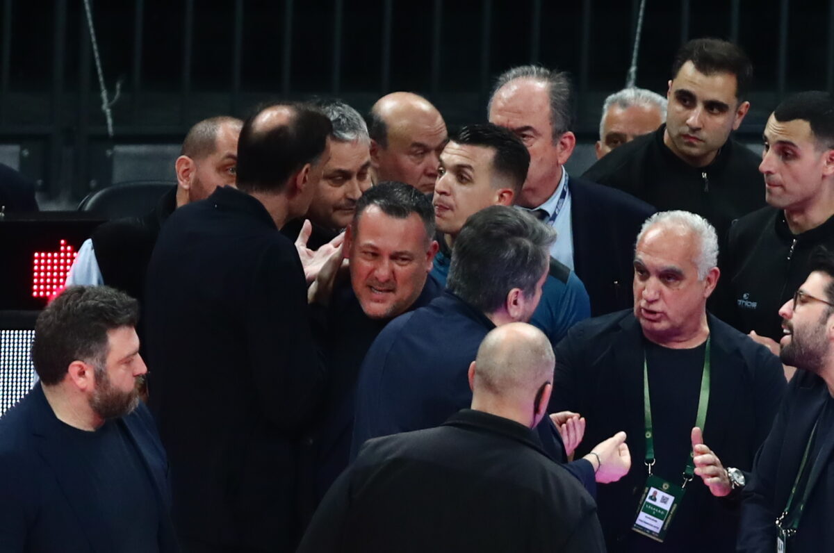 Ολυμπιακός: «Συνοδός διαιτητών είπε στον Μπαρτζώκα «Φύγε από εδώ ρε μ@@@κα»»