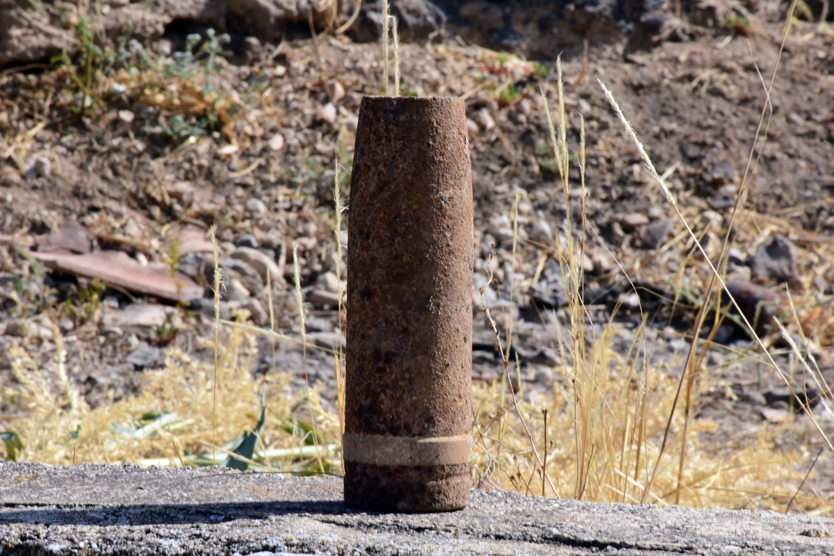 Home 64 Ανακαλύφθηκε οβίδα σε κτίριο στην Πεύκη