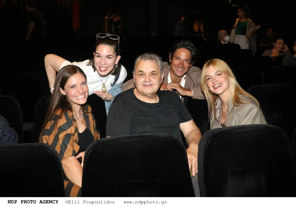 Πάνος Βλάχος: Γιατί δηλώνει ότι δεν θα ξαναβγάλει τα ρούχα του στη σκηνή; 4 Ο Πάνος Βλάχος και η Νατάσα Εξηνταβελώνη