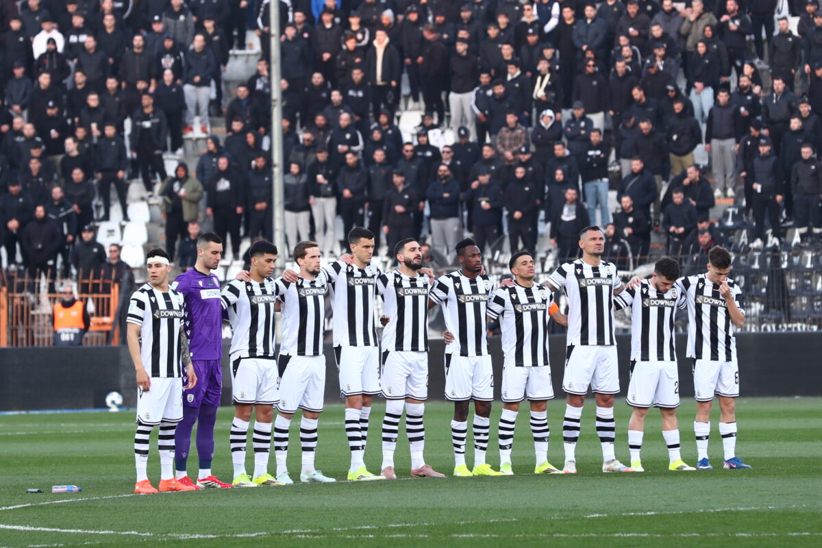 ΠΑΟΚ – Λεβαδειακός: Αναστολή στο 20ο λεπτό και συγκίνηση στην Τούμπα για τον αδικοχαμένο οπαδό του «δικεφάλου του Βορρά»