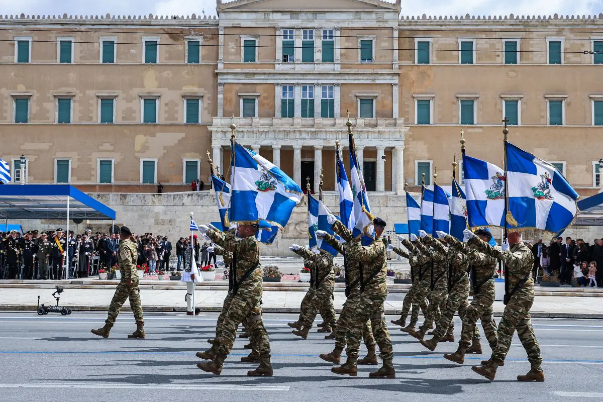 Γρηγόρης Αρναούτογλου: Εξοργισμένος για την παρέλαση στο Σύνταγμα – «Πάλι τα ίδια…» 8 Παρέλαση 25η Μαρτίου Σύνταγμα