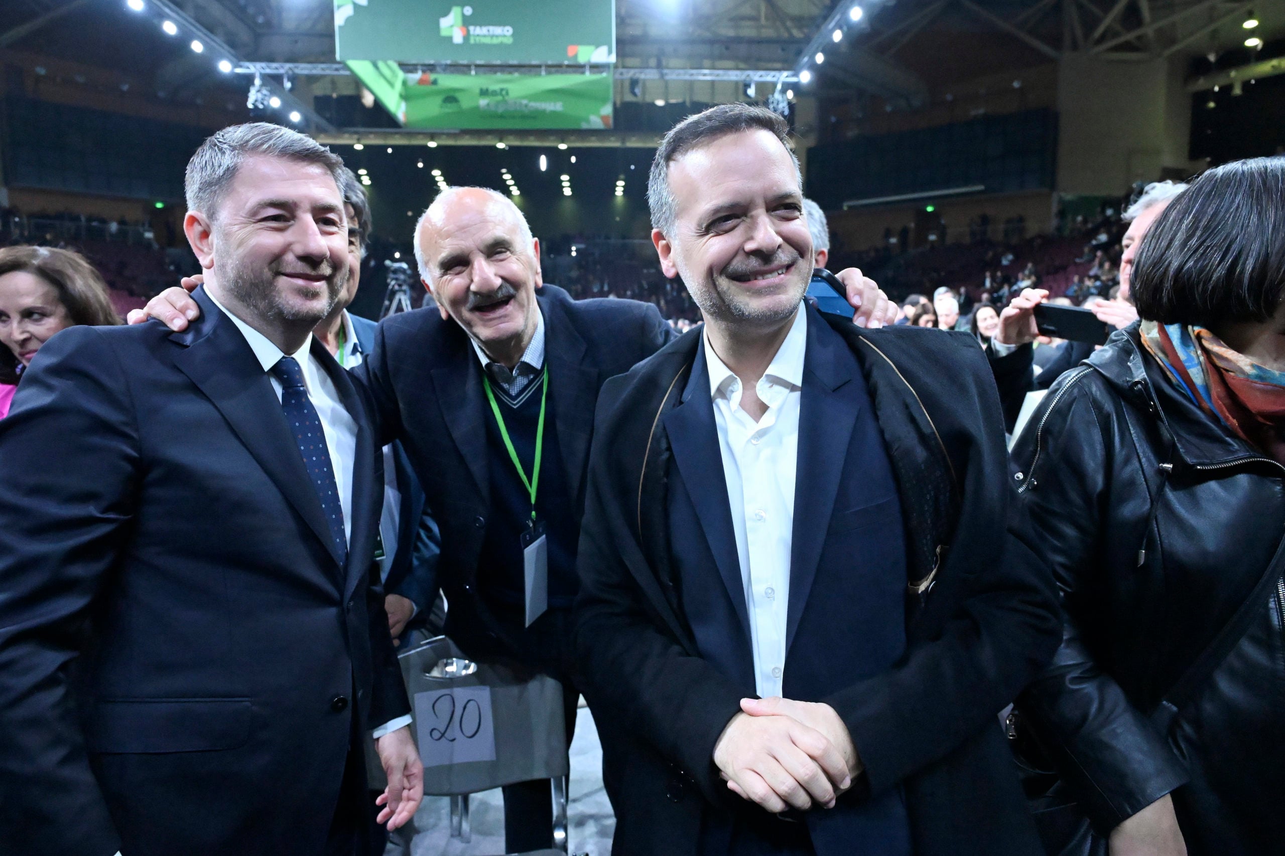 Λήξη στο συνέδριο του ΠΑΣΟΚ: Μηνύματα συνοχής και ξεκάθαρο «όχι» στη συνεργασία με τη ΝΔ – Αγώνας για την Κεντρική Επιτροπή