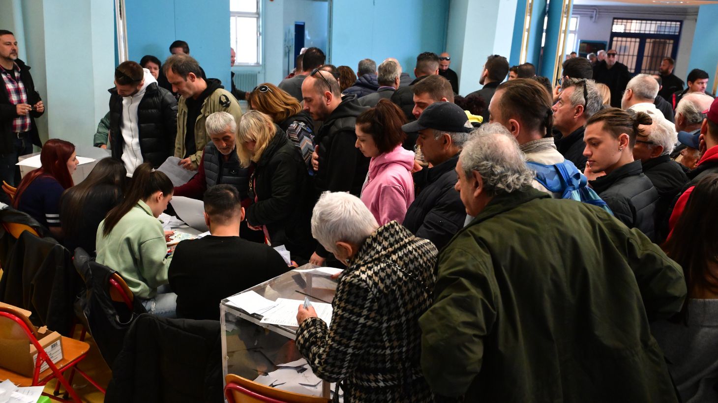 ΠΑΣΟΚ: Μεγάλη προσέλευση στις εκλογές για συνέδρους – Ψήφισαν πάνω από 150.000 μέλη