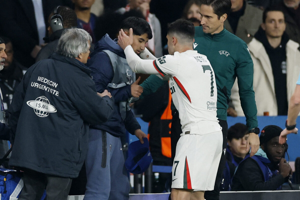 Ο Πέδρο Νέτο της Τσέλσι στο «στόχαστρο» της UEFA για αντιαθλητική συμπεριφορά σε ball boy της Παρί Σεν Ζερμέν