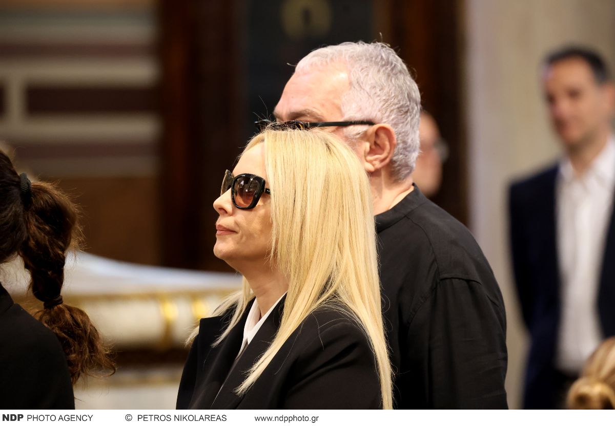 Αποχαιρετισμός Μαρινέλλας: Συγκινεί ο Γιώργος Νταλάρας στον επικήδειο – «Καλό ταξίδι, μάνα» (Βίντεο) 22 Πέγκυ Ζήνα, Γιώργος Λύρας