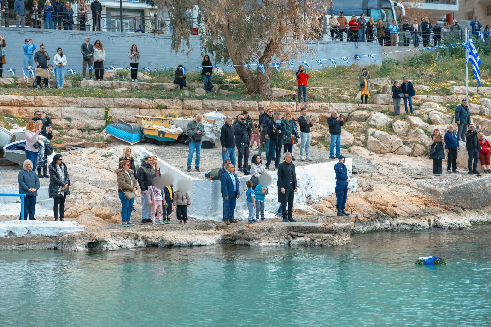 Η Γαλανόλευκη στη θάλασσα του Πειραιά για την Εθνική Επέτειο της 25ης Μαρτίου 1821