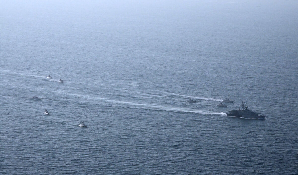 πλοία στα στενά του Ορμούζ