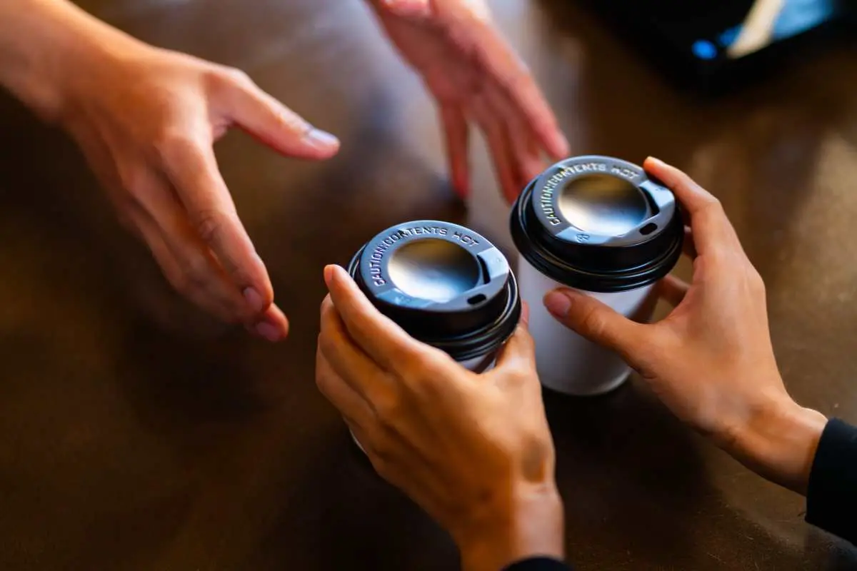 καφές σε πλαστικά