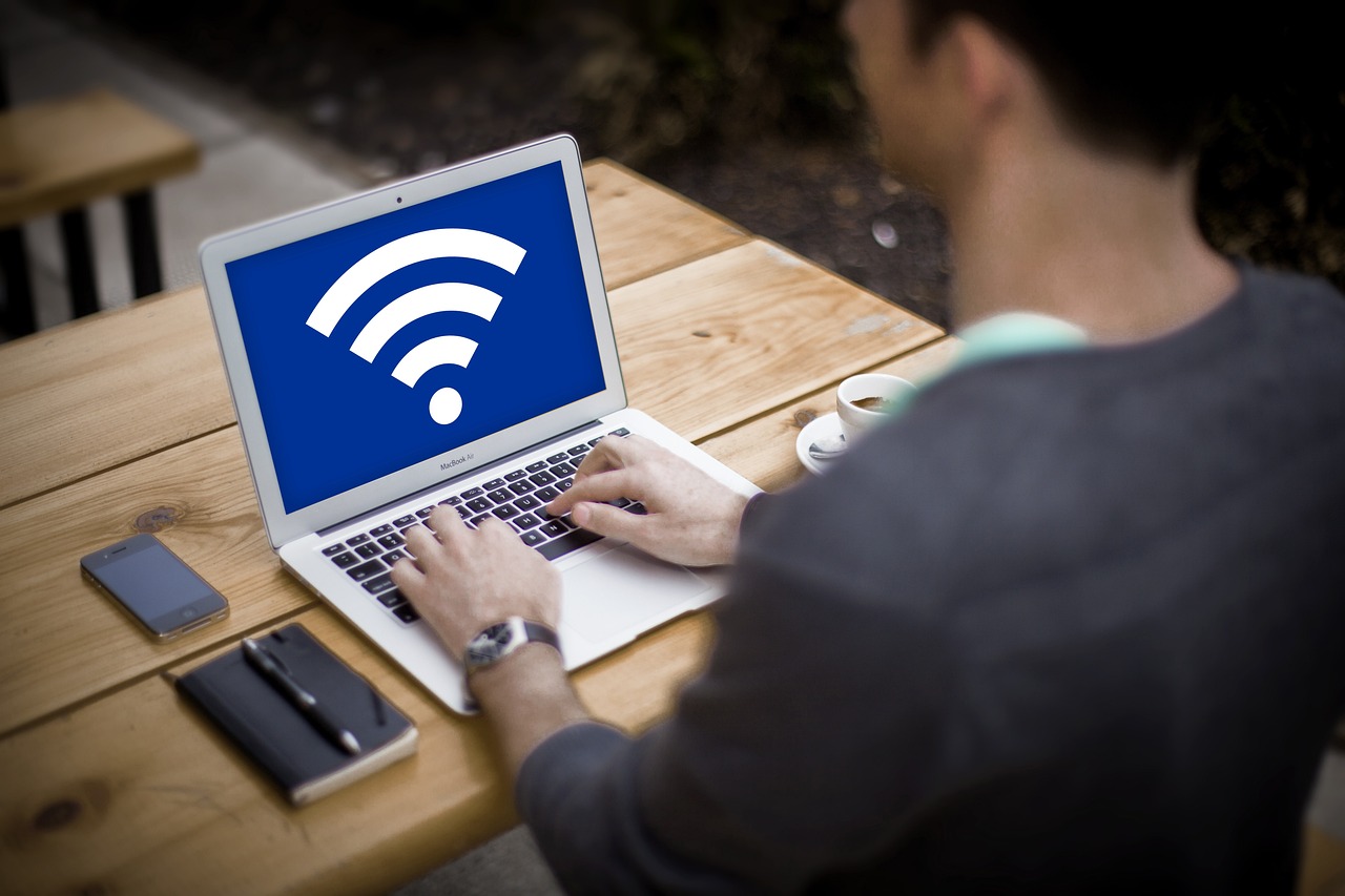 Ποιος «κλέβει» το WiFi σου; 7 απλοί έλεγχοι για να το σταματήσεις τώρα