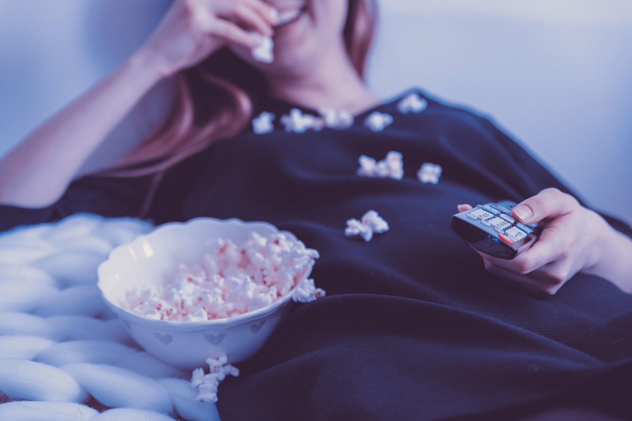 Πώς θα μετατρέψεις την τηλεόρασή σου σε mini cinema σε 10 λεπτά