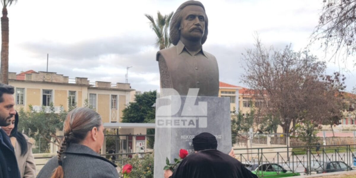 Χανιά: Συγκίνηση στα αποκαλυπτήρια της προτομής του Νίκου Ξυλούρη