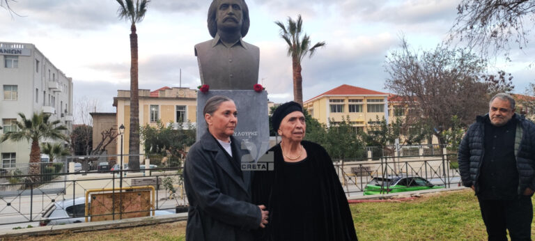 Χανιά: Συγκίνηση στα αποκαλυπτήρια της προτομής του Νίκου Ξυλούρη