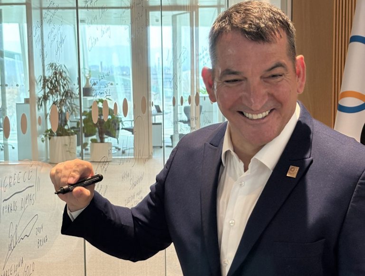 Ο Πύρρος Δήμας υπέγραψε στη Λωζάνη στον Τοίχο των Ολυμπιονικών, ύψιστη τιμή για τον μύθο της άρσης βαρών