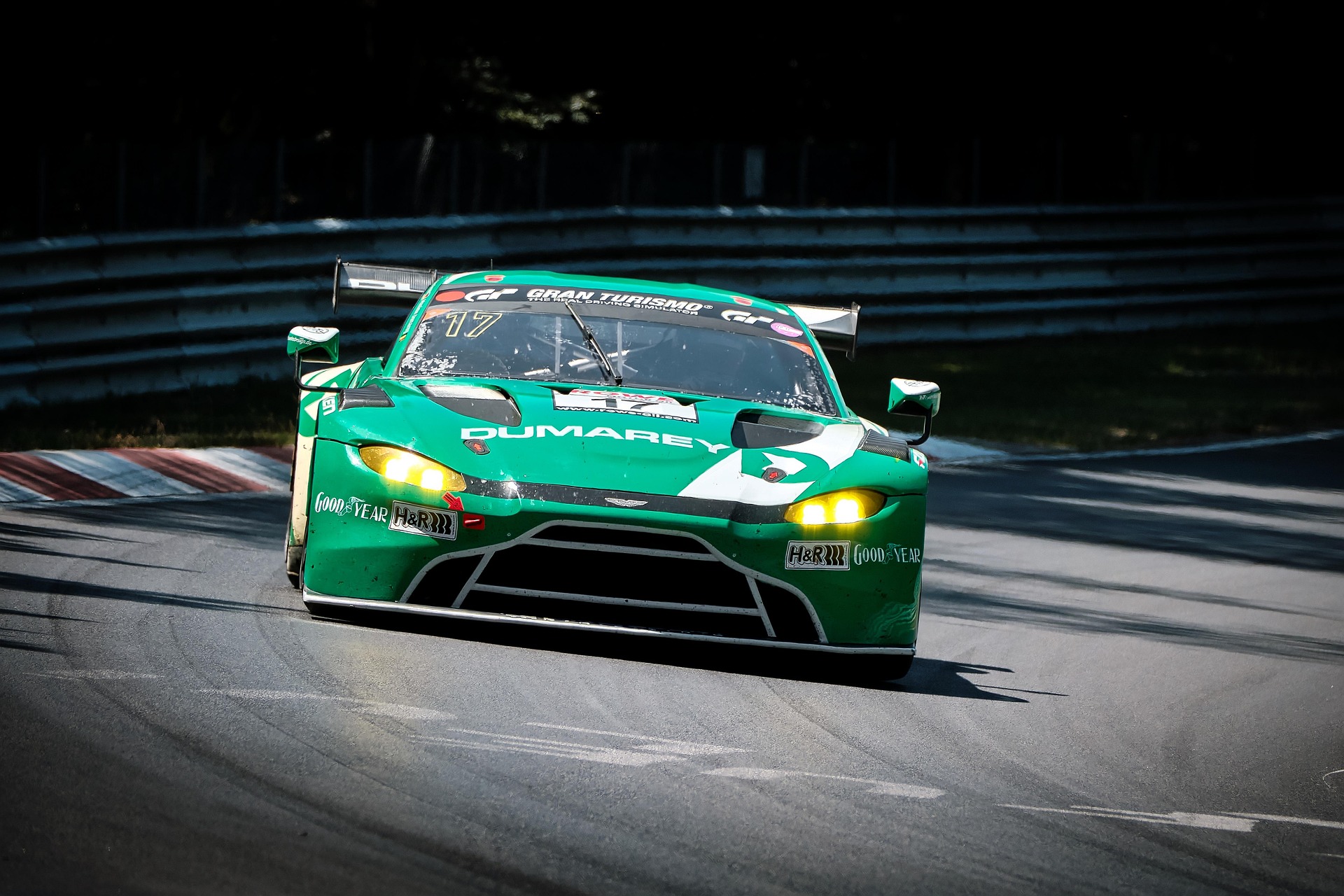 Ο μικρότερος οδηγός στον πλανήτη! Παιδί 5 ετών αποκτά άδεια αγώνων και… ντριφτάρει, Vid