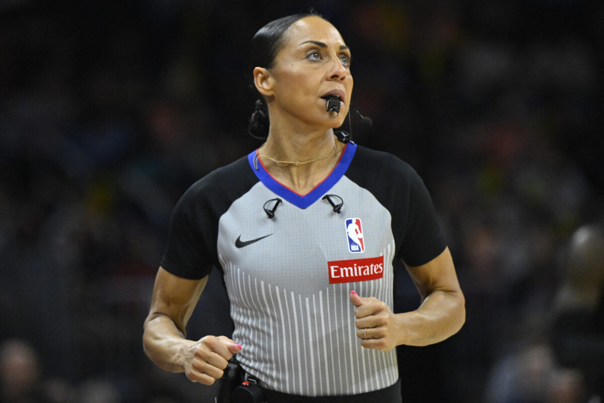 Διαιτητής στο NBA τραυματίστηκε στο κεφάλι από κάμερα στο παρκέ