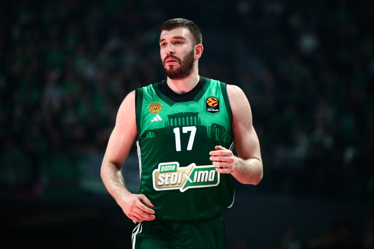 Ο Νίκος Ρογκαβόπουλος τραυματίστηκε στους οπίσθιους μηριαίους και χάνει τα προσεχή ματς του Παναθηναϊκού