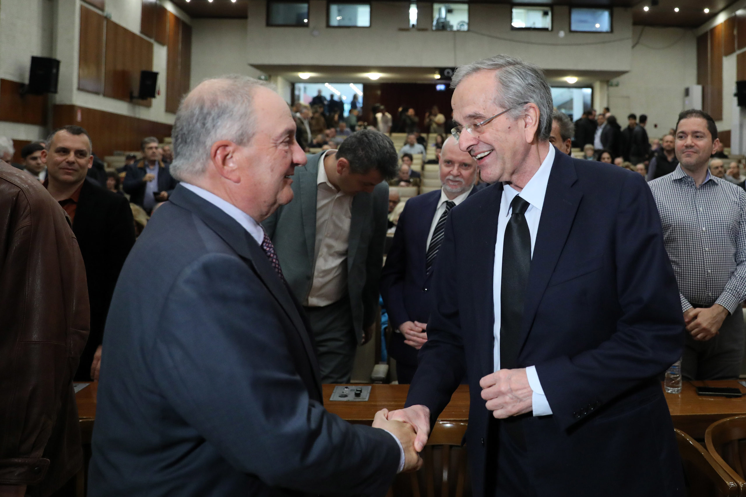 Σαμαράς: Η αποχώρηση της Ελλάδας από την Κύπρο μετά τον πόλεμο στη Μέση Ανατολή θα είναι εθνική ταπείνωση 4 Αντώνης Σαμαράς, Κώστας Καραμανλής, Προεδρικό Μουσείο