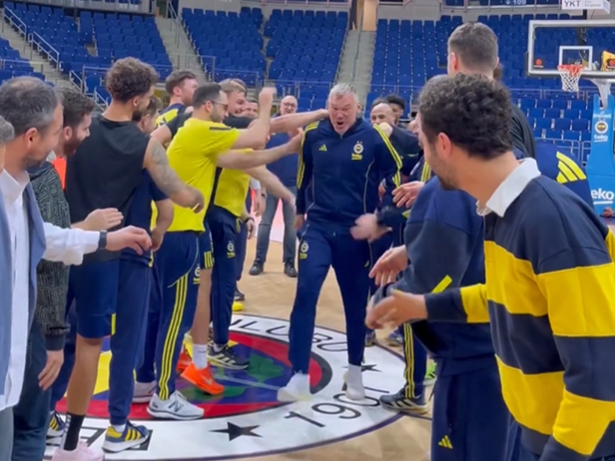 Ο Σαρούνας Γιασικεβίτσιους έλαβε «χαστούκια» από τους παίκτες του στα γενέθλιά του