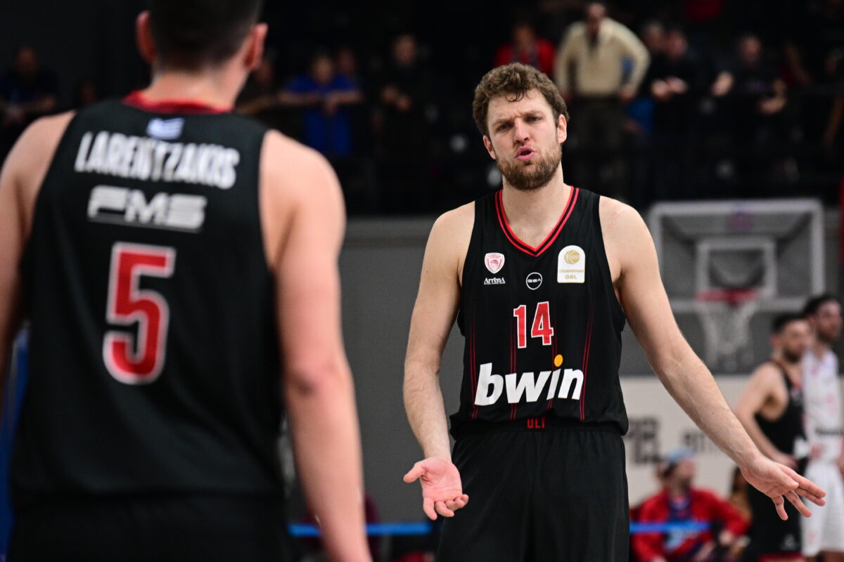 Βεζένκοφ: Μια μάνα χάνει το παιδί της, μέχρι πότε θα είναι πρόβλημα τι ομάδα είναι ο καθένας