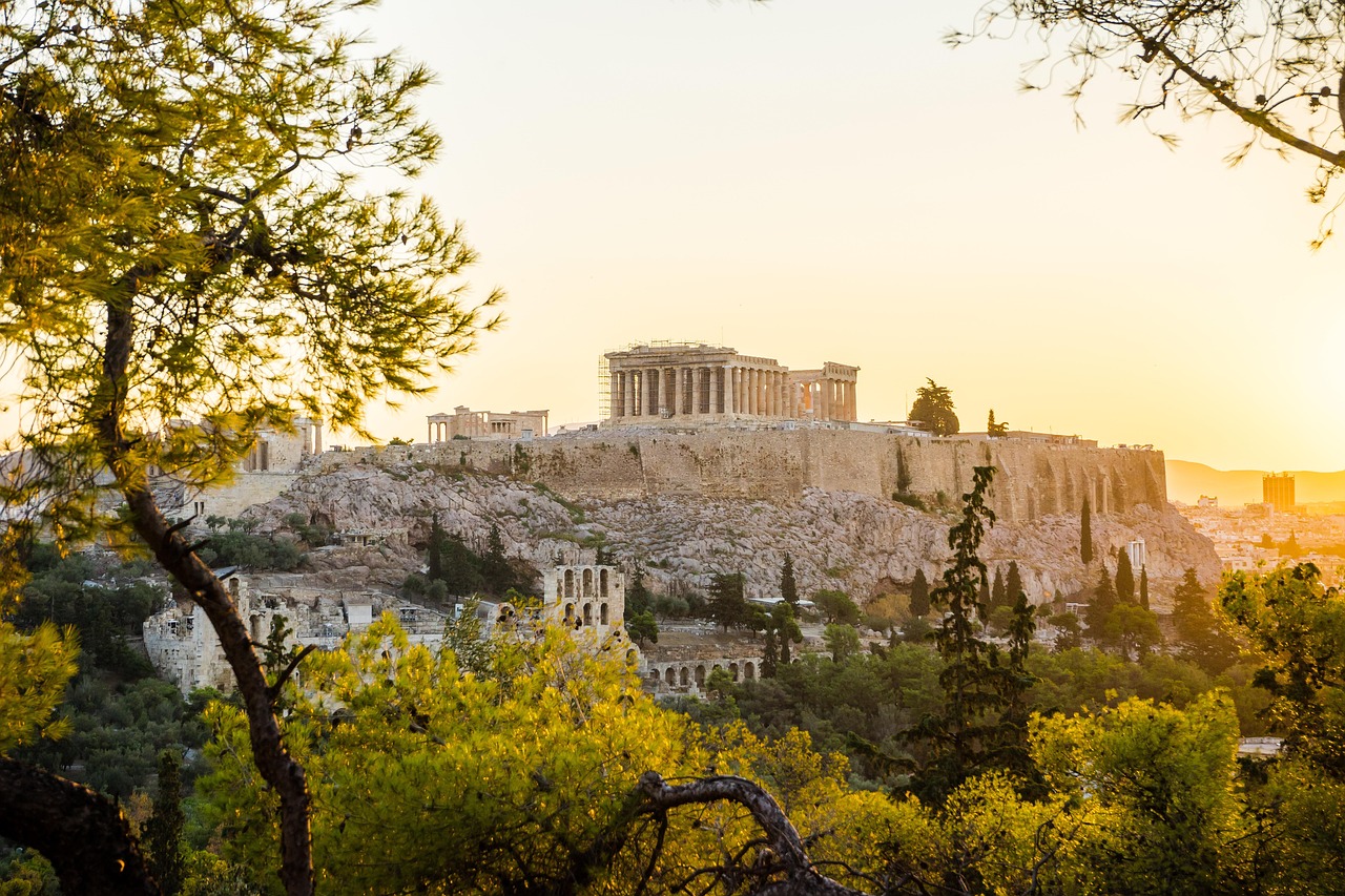 Σε 2 ώρες από την πόλη: 7 ελληνικά μέρη που νιώθεις ότι ταξιδεύεις