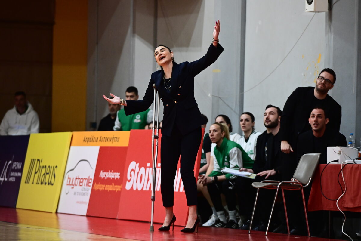 Ολυμπιακός – Παναθηναϊκός: Με πατερίτσα και τακούνια η Σελέν Ερντέμ στο ΣΕΦ