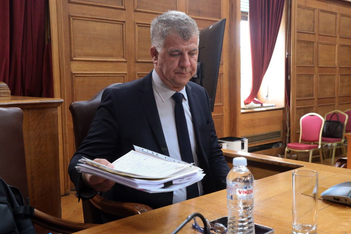 Δίκη ΟΠΕΚΕΠΕ: «Αποκαλύψεις» Σημανδαράκου για Λευτέρη Αυγενάκη – Καταγγέλλει έντονες πιέσεις για πληρωμή «ύποπτων» ΑΦΜ