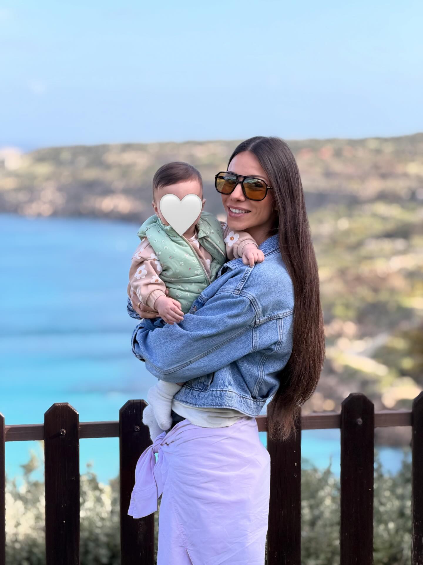 Γεωργίου - Χριστοδούλου: Περνούν την Κυριακή τους στην εξοχή με την κόρη τους (Φωτογραφίες)