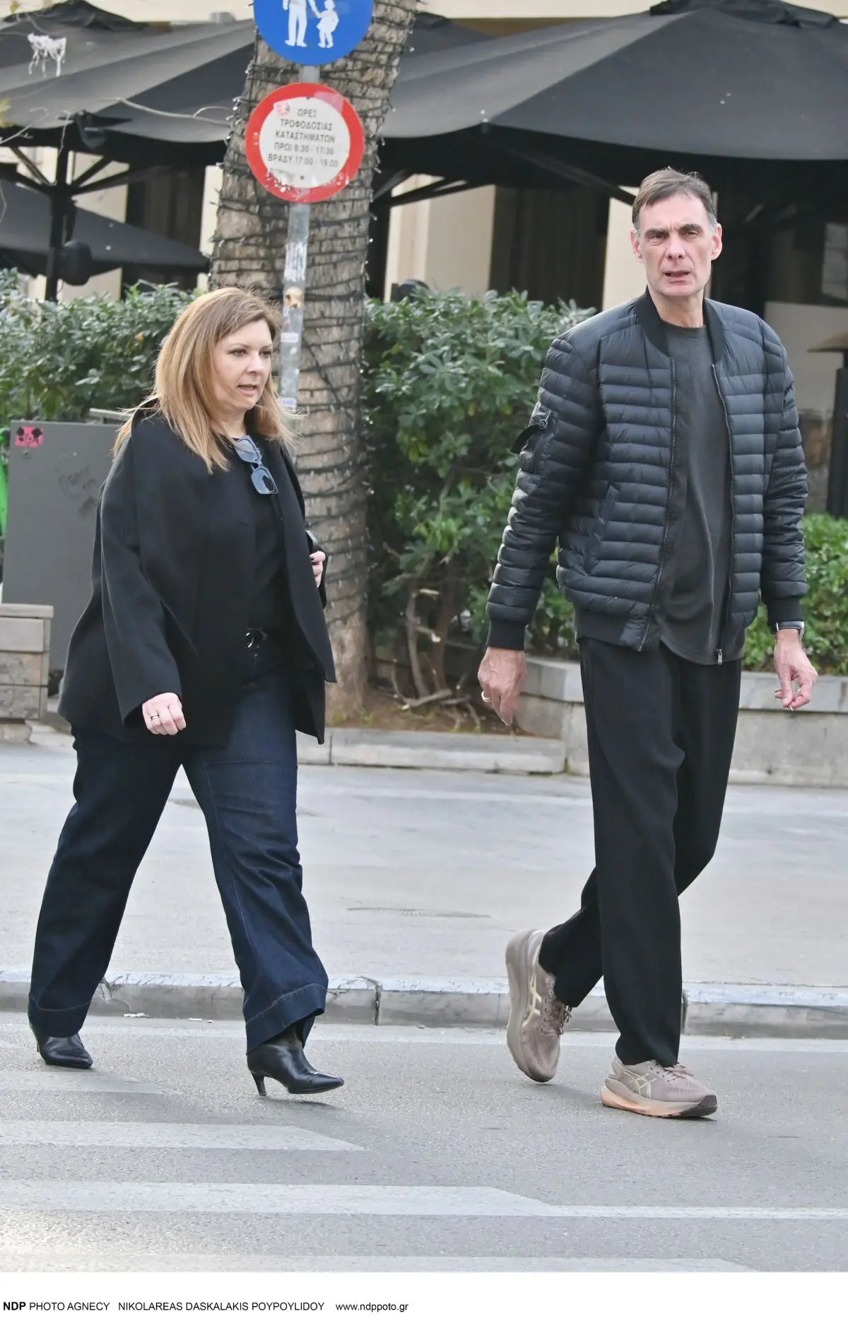 Γιώργος Μπαρτζώκας: Γνωρίστε τη σύζυγό του σε μια σπάνια εμφάνιση στην καρδιά της Αθήνας (Φωτογραφίες) 5 Γιώργος Μπαρτζώκας σύζυγος