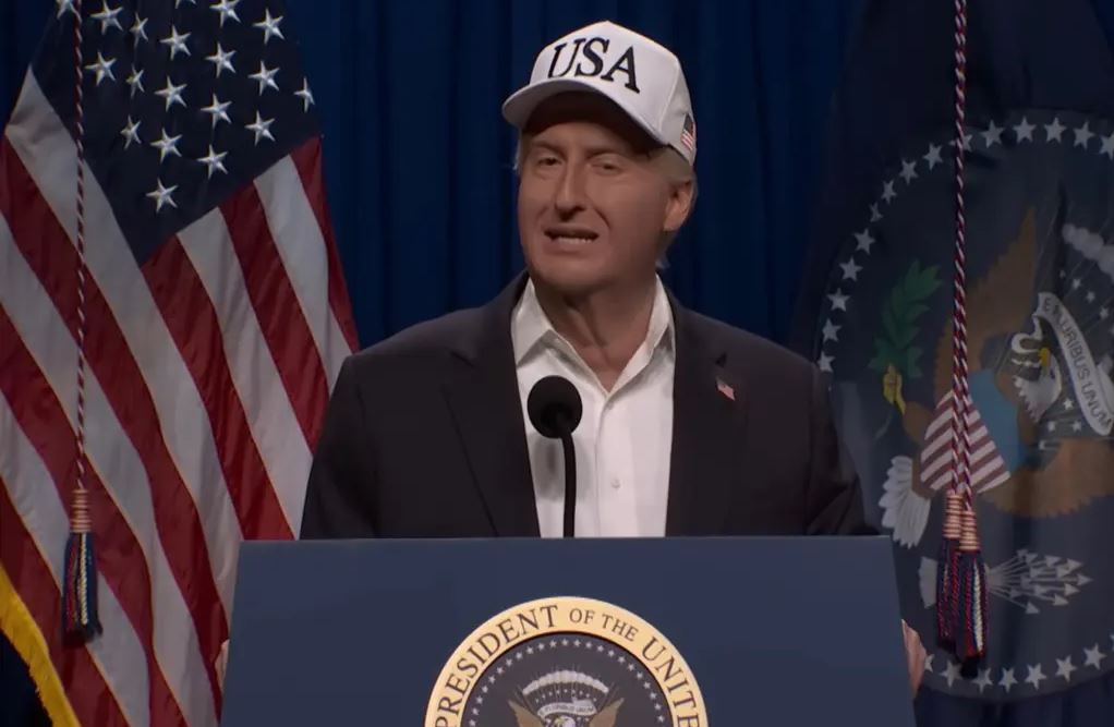 Ο Τζέιμς Όστιν Τζόνσον εμφανίστηκε στα κρυφά ως Ντόναλντ Τραμπ.