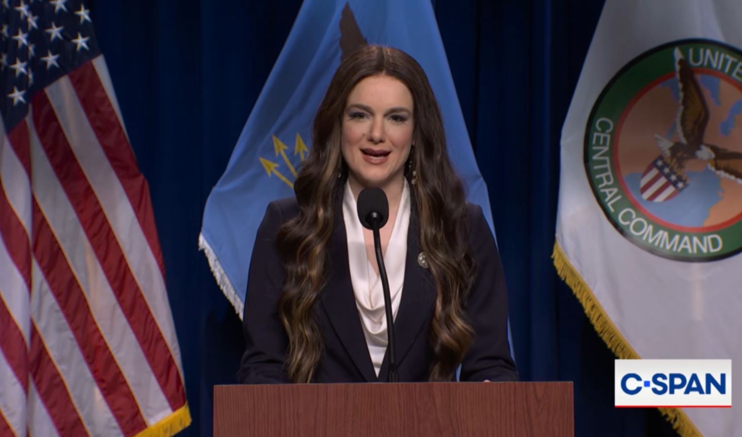 Το «SNL» σατίρισε την Κρίστι Νόεμ: Όλες οι ατάκες για την «αυτοαπέλαση» και τον Τραμπ