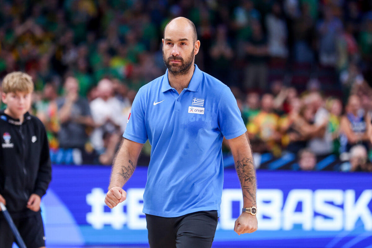 Ο Βασίλης Σπανούλης και η Ολυμπία Χοψονίδου παρακολούθησαν τον γιο τους Θανάση σε παιδικό αγώνα του Ολυμπιακού