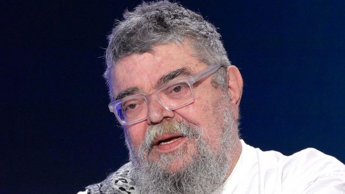 Σταμάτης Κραουνάκης: «Ένα άθλιο άτομο, ένα ζώο όρθιο, έχει δημοσιεύσει τη φωτογραφία του Γιώργου Μαρίνου»