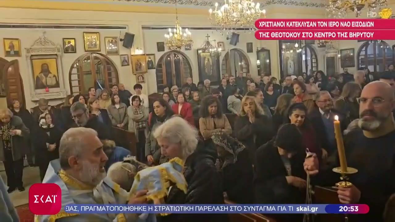 Στην βομβαρδιζόμενη Βηρυτό εορτάστηκε ο Ευαγγελισμός της Θεοτόκου – Δεν έλειψαν και οι ελληνικές σημαίες