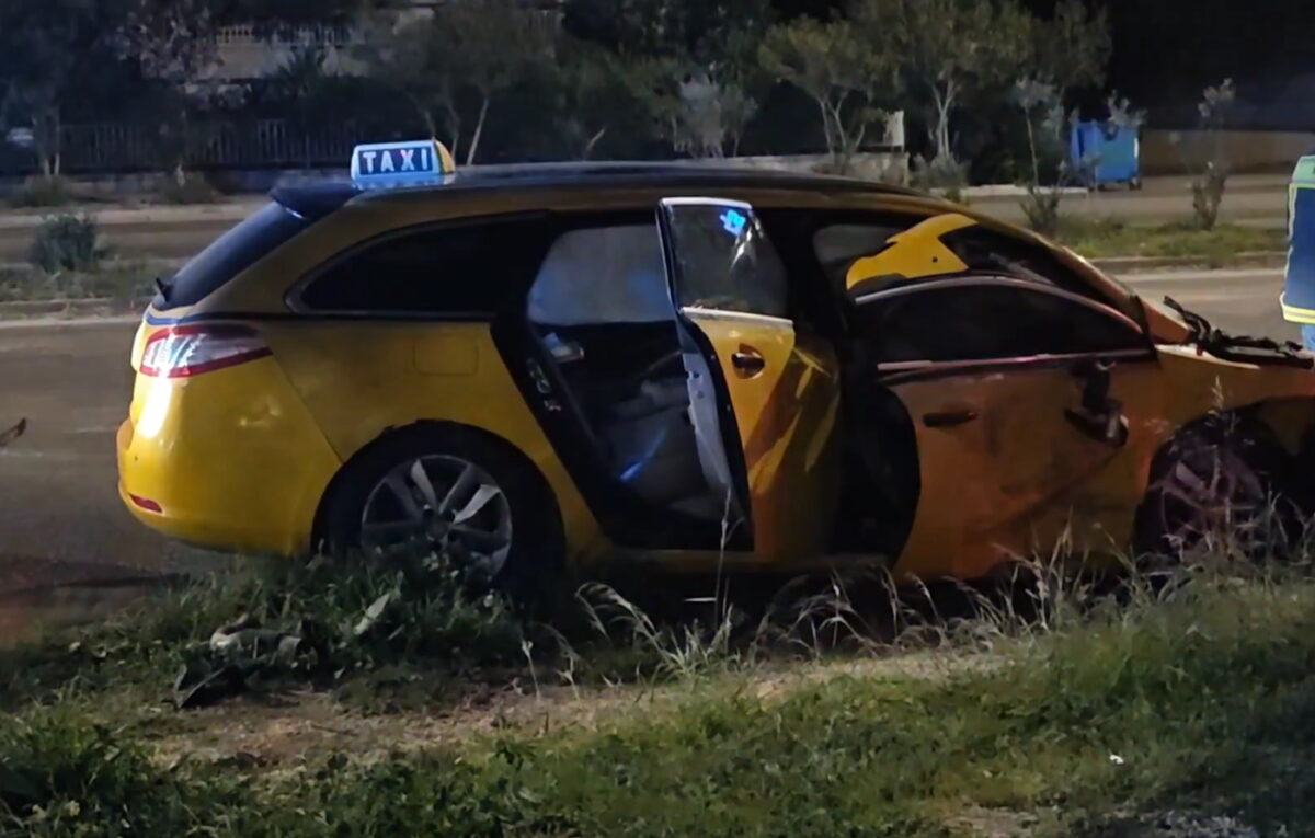 Βούλα: Θανατηφόρο τροχαίο με σοβαρά τραυματισμένη οδηγό ταξί μετά τα μεσάνυχτα