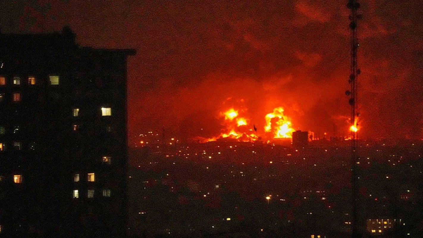 Ιράν: Δυνατές εκρήξεις συγκλονίζουν την Τεχεράνη – ΒΙΝΤΕΟ