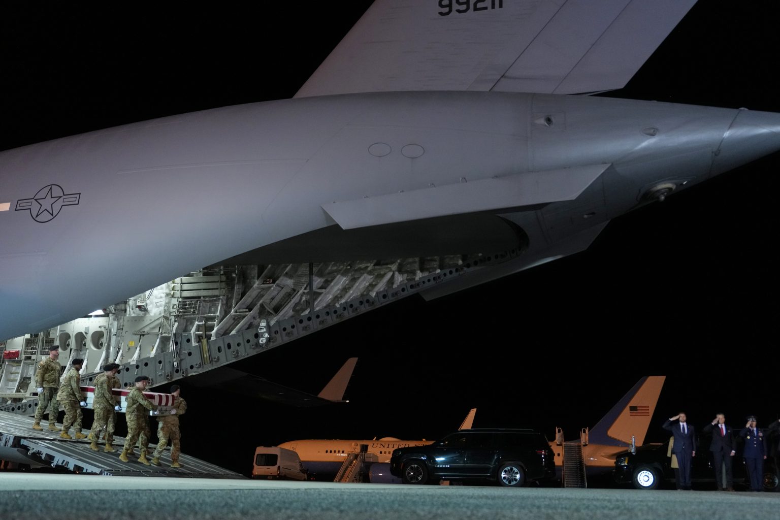 ΗΠΑ: Τελετή για την επιστροφή του 7ου στρατιώτη που σκοτώθηκε στον πόλεμο με το Ιράν