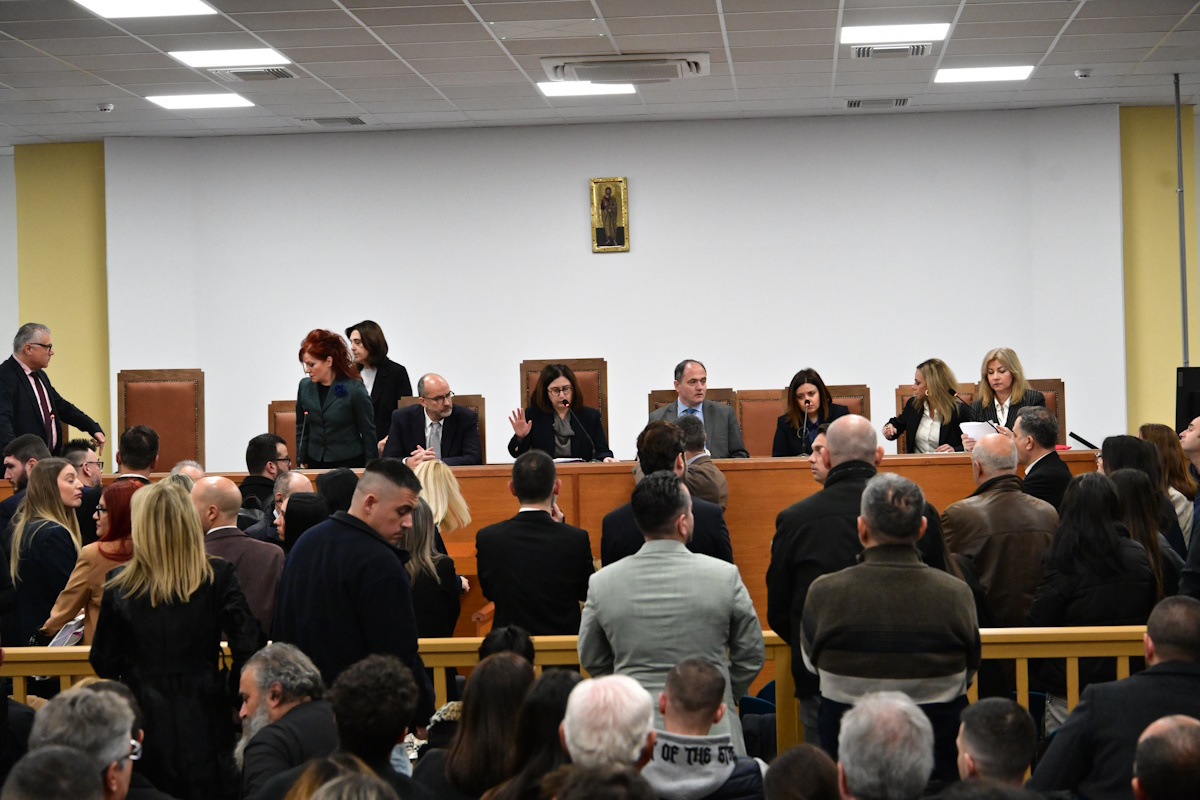 Τέμπη: Χάος από την πρώτη στιγμή της δίκης – Οι επόμενες στρατηγικές των δικηγόρων και οι αιχμές της Περιφέρειας Θεσσαλίας προς το Υπουργείο Δικαιοσύνης
