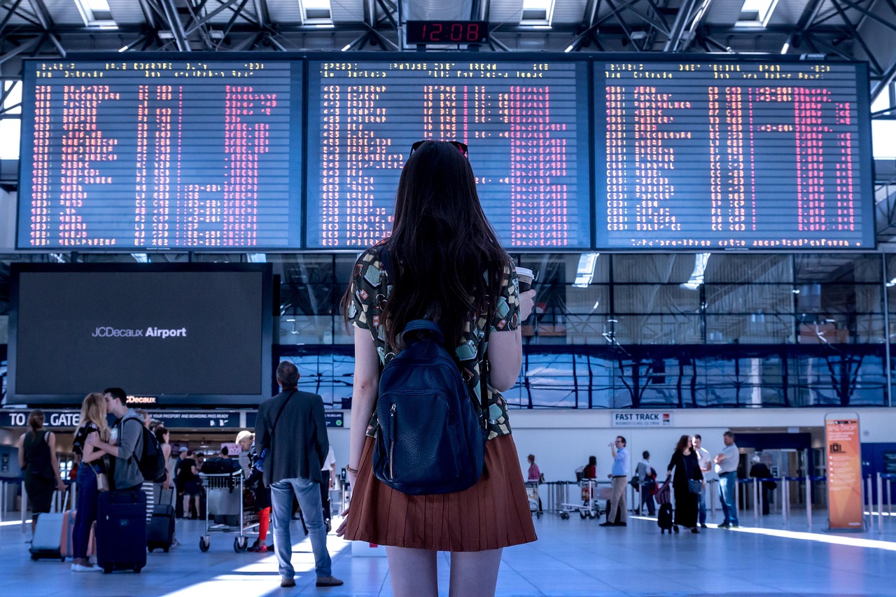 Θες να ταξιδεύεις φτηνά; 10 κόλπα που οι ταξιδιωτικοί δεν θα σου πουν