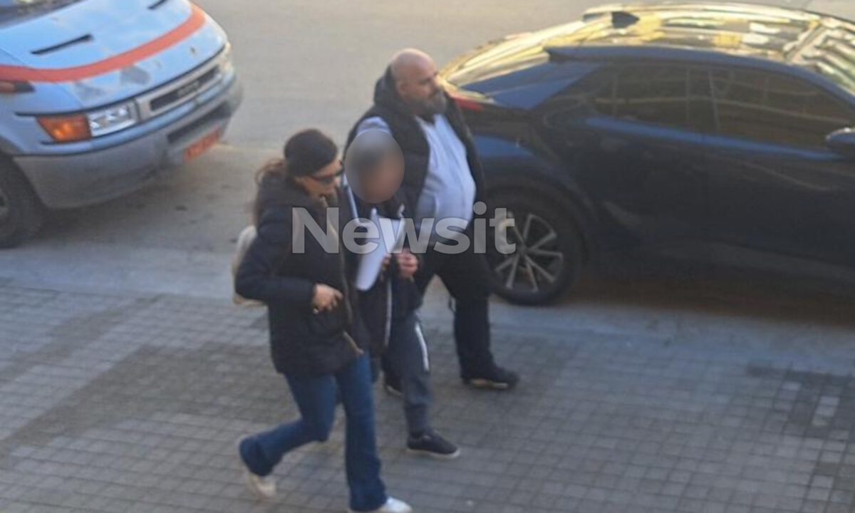 Θεσσαλονίκη: Στο Δικαστικό Μέγαρο η 77χρονη για τον θάνατο του άντρα της – Το χρονικό των καταγγελιών