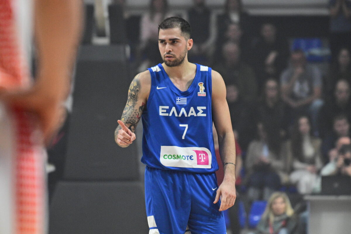 Η FIBA αποθέωσε τον Τολιόπουλο: «Υπάρχει λόγος που τον φωνάζουν Πιστολιόπουλο» έγραψε για τον παίκτη της Εθνικής