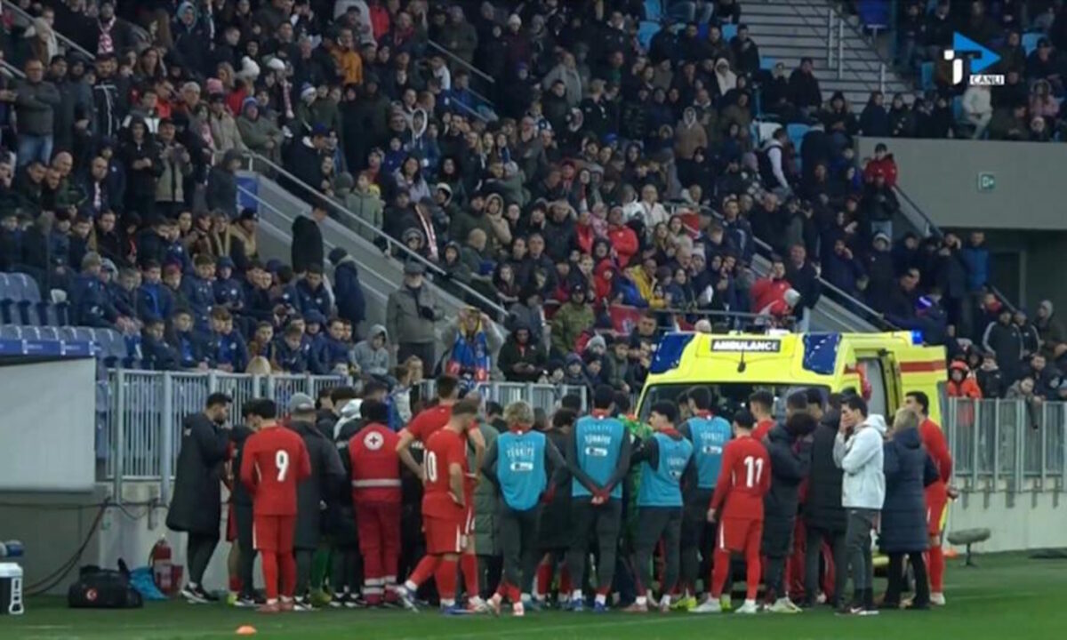 Ο προπονητής της Τουρκίας U21 λιποθύμησε κατά τη διάρκεια αγώνα και διακομίστηκε στο νοσοκομείο