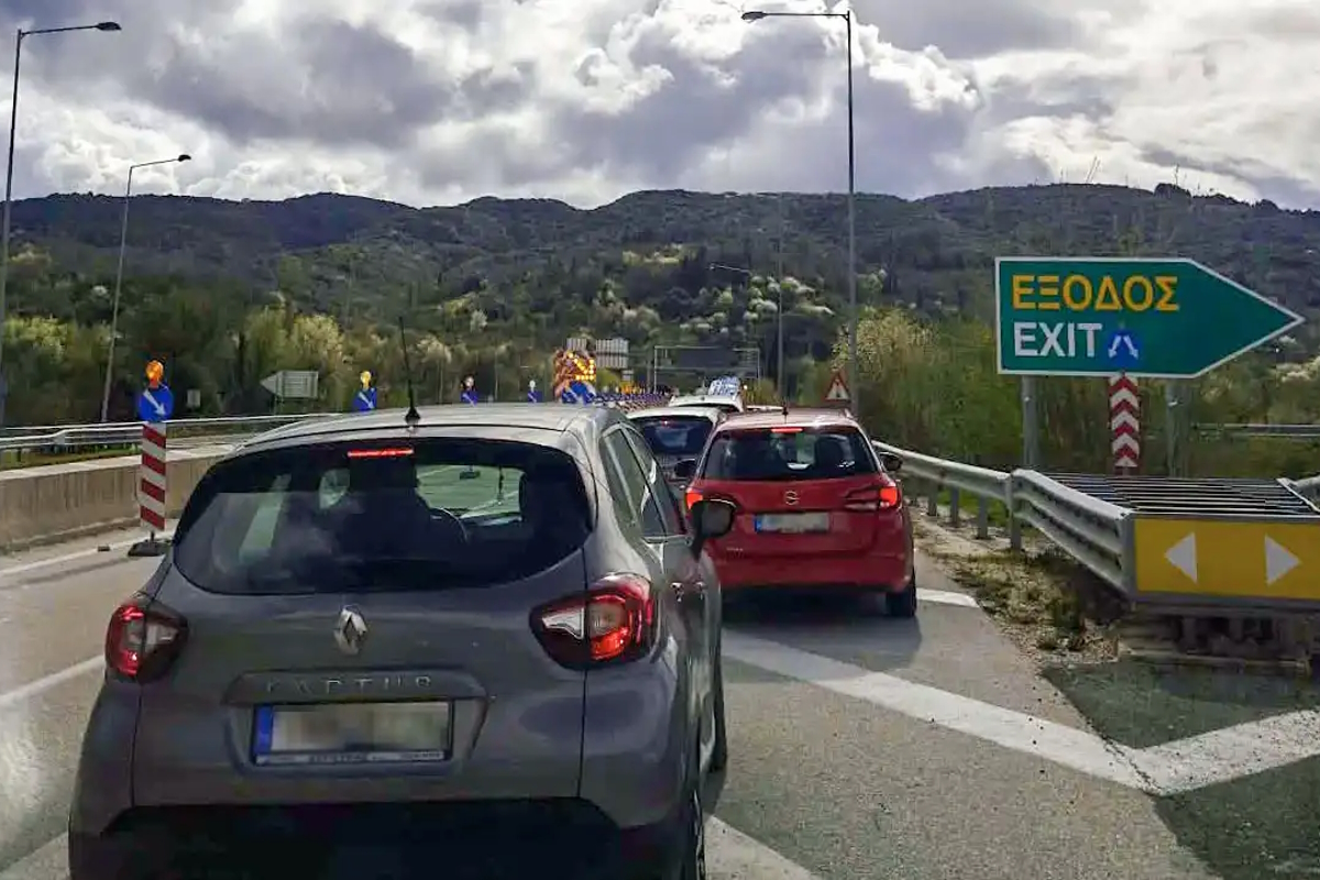 Διπλό ατύχημα στην Εγνατία Οδό: Αποκλεισμένος ο δρόμος και στις δύο κατευθύνσεις