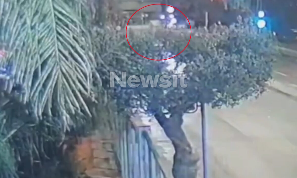 Βούλα: Βίντεο ντοκουμέντο από τη σφοδρή σύγκρουση του αυτοκίνητου με το ταξί της 55χρονης που σκοτώθηκε